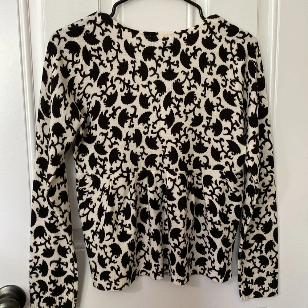 Delia’s sweater - Picture 8 of 9